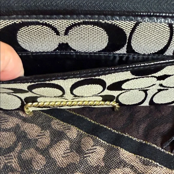 Coach Black and Cream Signature Zip Wallet - Picture 3 of 13